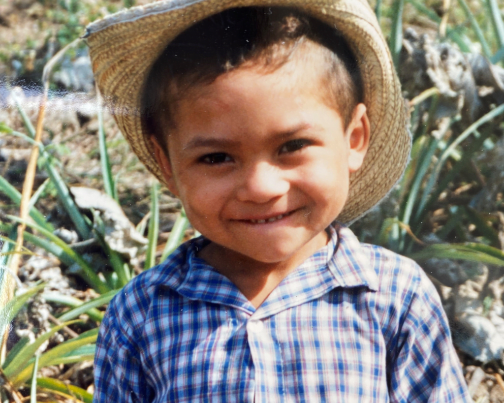 5-vuotias guatemalalainen Tulio.